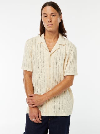 Camisa de manga curta em tecido ajurado