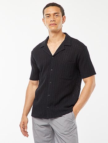 Camisa de manga curta em tecido ajurado