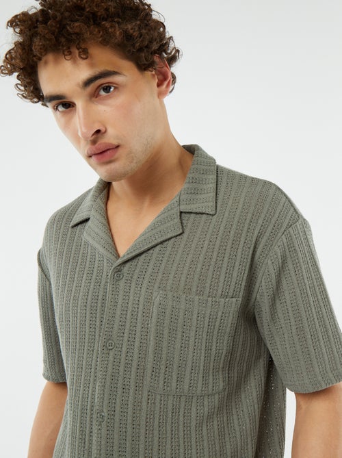 Camisa de manga curta em tecido ajurado - Kiabi