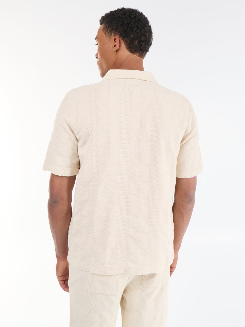 Camisa de manga curta em tecido fantasia Bege - Kiabi