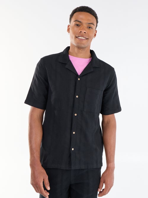 Camisa de manga curta em tecido fantasia - Kiabi