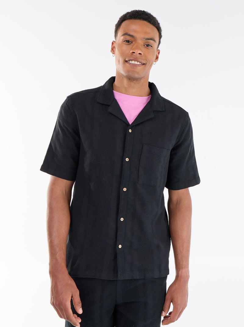 Camisa de manga curta em tecido fantasia Preto - Kiabi