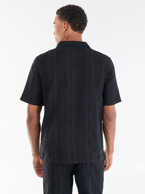 Camisa de manga curta em tecido fantasia - Kiabi