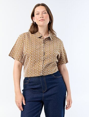 Camisa de mangas curtas com estampado bordado