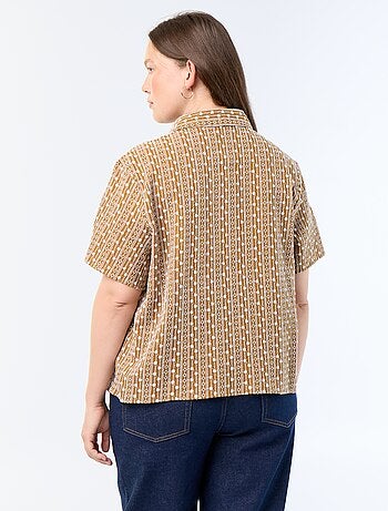 Camisa de mangas curtas com estampado bordado