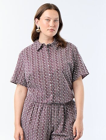 Camisa de mangas curtas com estampado bordado