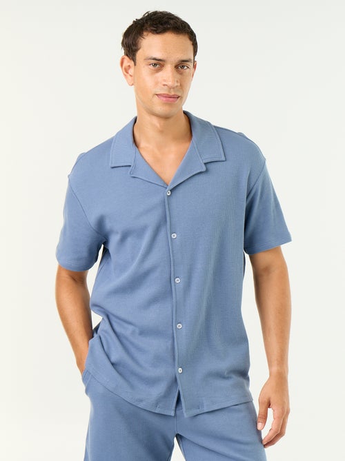 Camisa de mangas curtas em tecido texturizado - Kiabi
