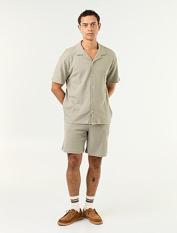 Camisa de mangas curtas em tecido texturizado