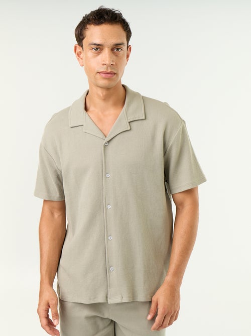 Camisa de mangas curtas em tecido texturizado - Kiabi