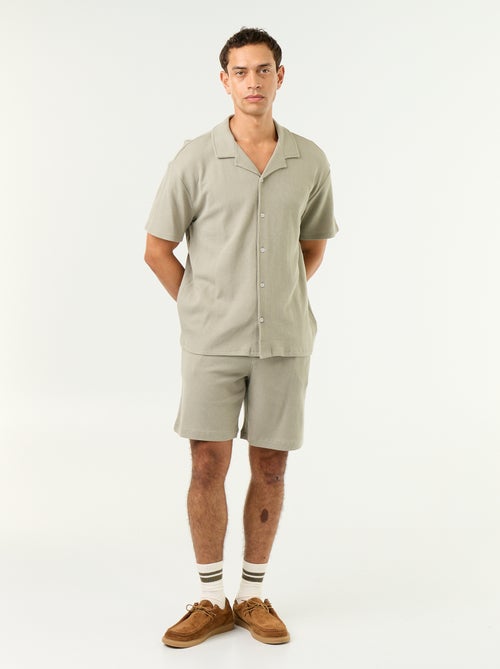 Camisa de mangas curtas em tecido texturizado - Kiabi