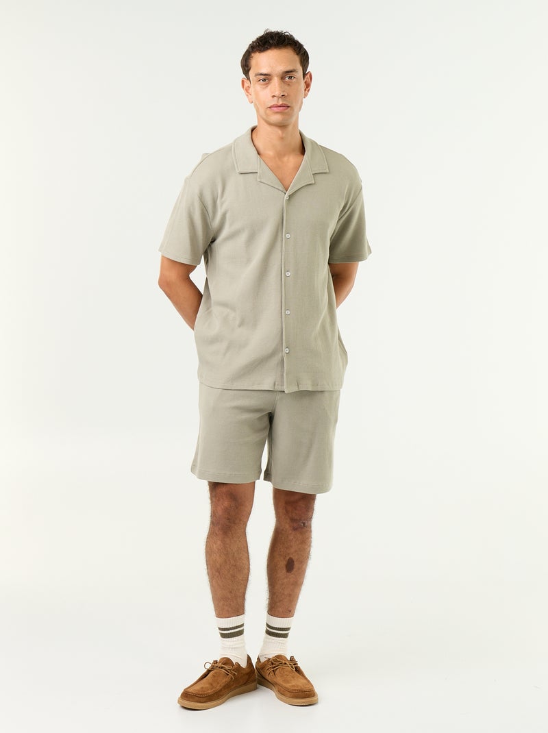 Camisa de mangas curtas em tecido texturizado Verde - Kiabi