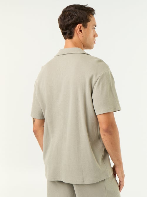 Camisa de mangas curtas em tecido texturizado - Kiabi