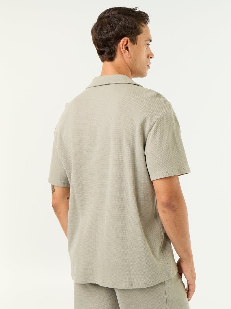 Camisa de mangas curtas em tecido texturizado Verde - Kiabi