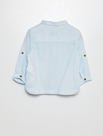 Camisa de material leve com gola mao