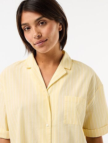 Camisa de noite de maternidade abotoada