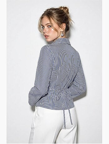 Camisa de popelina às riscas ajustada com detalhe de amarração lucci