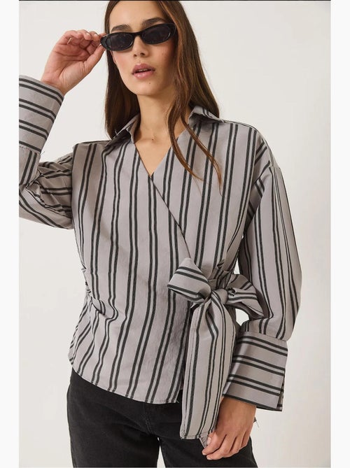 Camisa de popelina às riscas com gola envolvente e atilhos laterais lucci - Kiabi