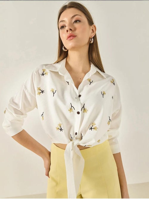 Camisa de popelina bordada com fecho de botões lucci - Kiabi Camisa de popelina bordada com fecho de botões lucci - Kiabi