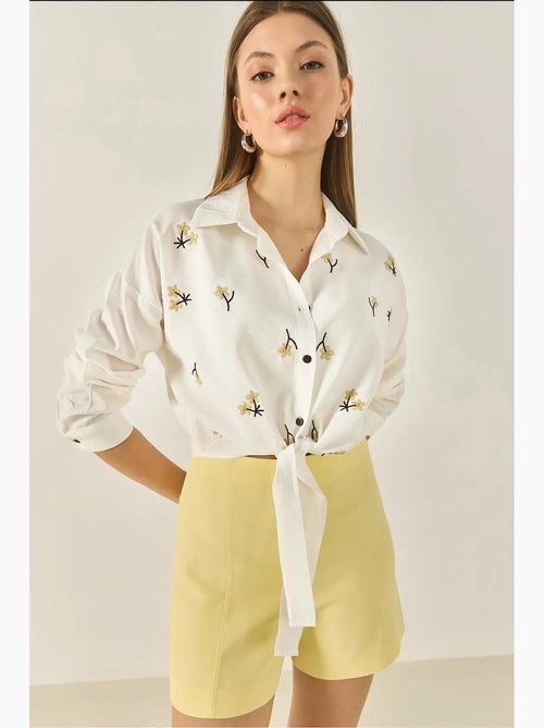 Camisa de popelina bordada com fecho de botões lucci - Kiabi Camisa de popelina bordada com fecho de botões lucci - Kiabi