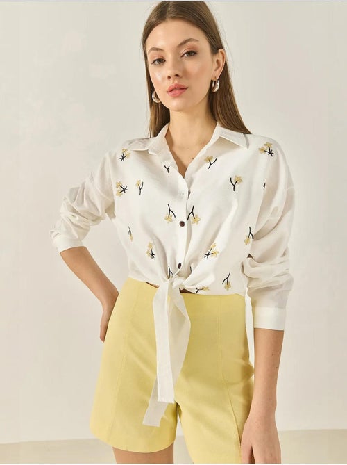 Camisa de popelina bordada com fecho de botões lucci - Kiabi Camisa de popelina bordada com fecho de botões lucci - Kiabi