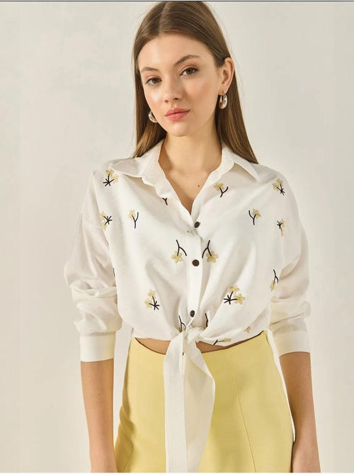 Camisa de popelina bordada com fecho de botões lucci - Kiabi Camisa de popelina bordada com fecho de botões lucci - Kiabi