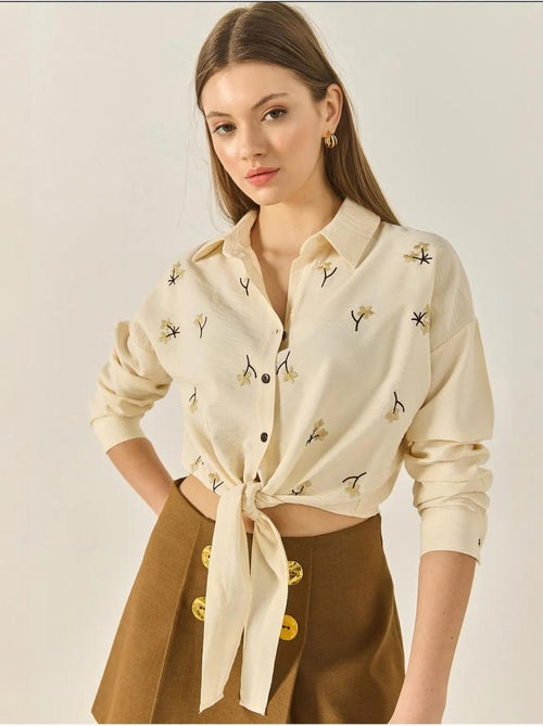 Camisa de popelina bordada com fecho de botões lucci - Kiabi Camisa de popelina bordada com fecho de botões lucci - Kiabi