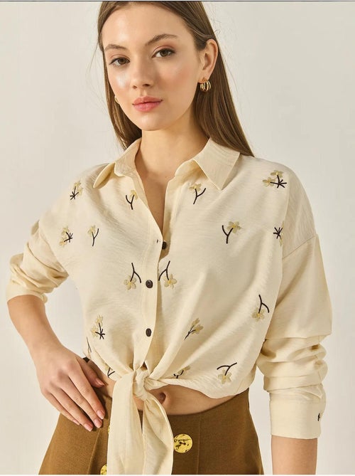 Camisa de popelina bordada com fecho de botões lucci - Kiabi Camisa de popelina bordada com fecho de botões lucci - Kiabi