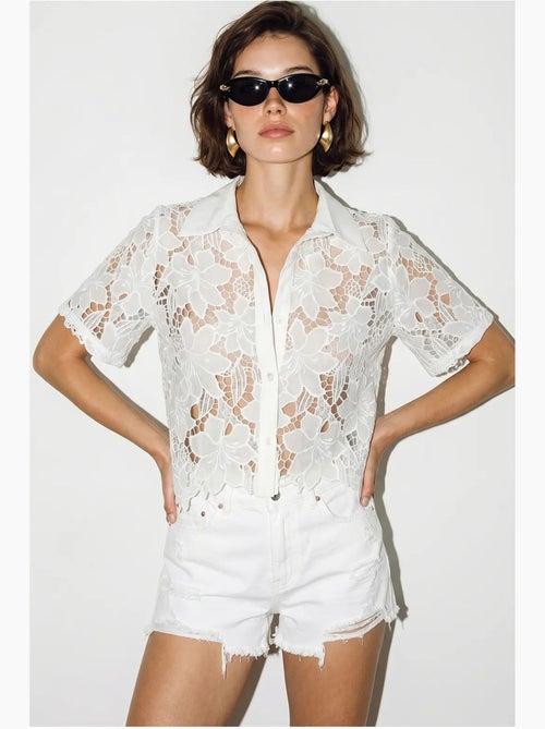 Camisa de renda floral com botões na frente lucci - Kiabi Camisa de renda floral com botões na frente lucci - Kiabi