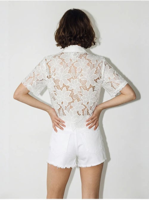 Camisa de renda floral com botões na frente lucci - Kiabi Camisa de renda floral com botões na frente lucci - Kiabi