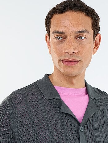 Camisa de tecido perfurado de manga curta