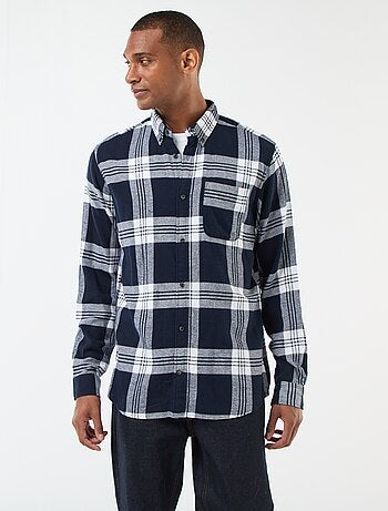 Camisa de xadrez com abertura de botões