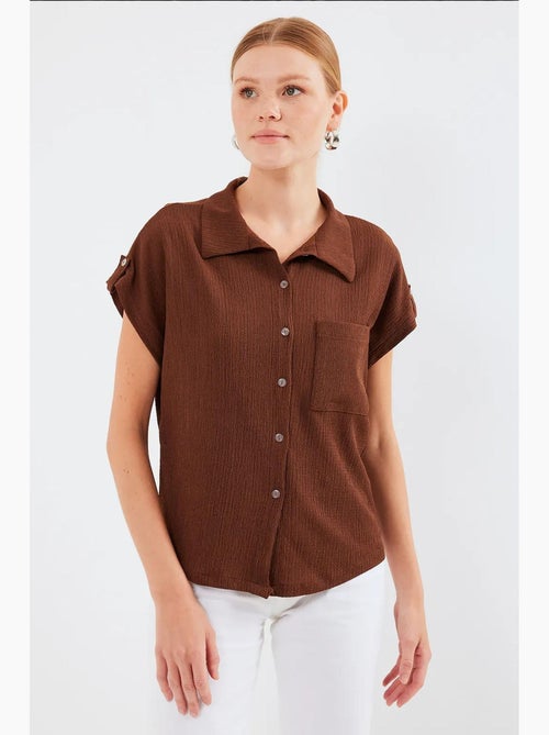 Camisa em crepe texturizado com bolso bdart - Kiabi Camisa em crepe texturizado com bolso bdart - Kiabi