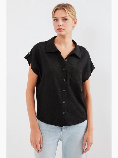 Camisa em crepe texturizado com bolso bdart - Kiabi Camisa em crepe texturizado com bolso bdart - Kiabi