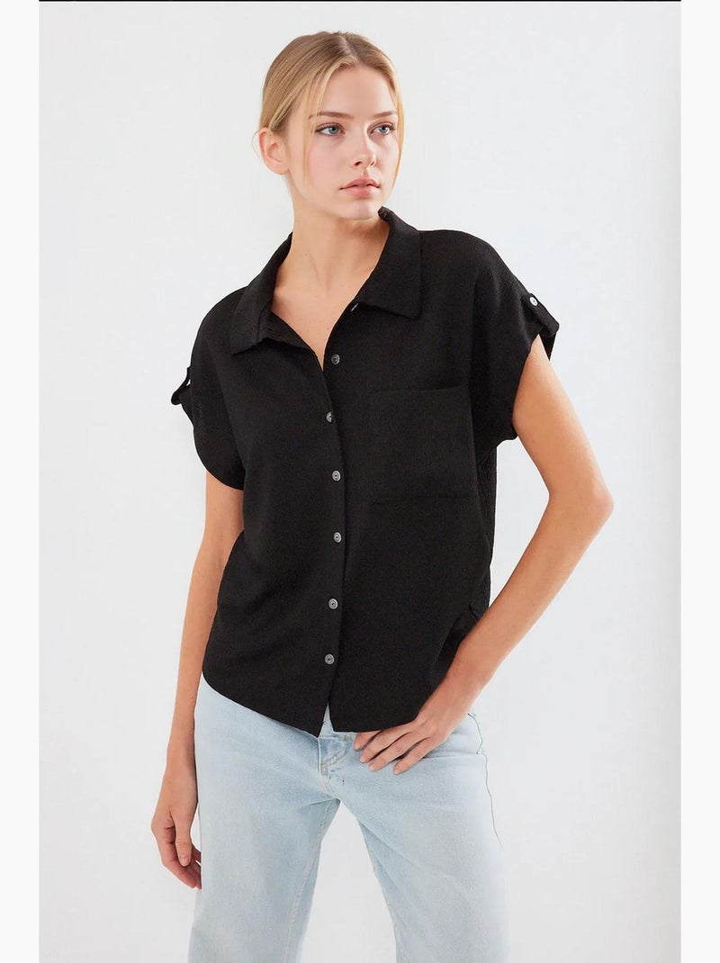 Camisa em crepe texturizado com bolso bdart Preto - Kiabi