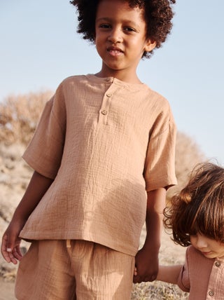 Camisa em gaze de algodão gola tunisina