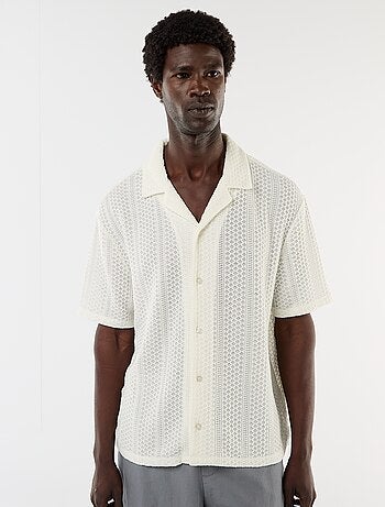 Camisa em malha perfurada de manga curta