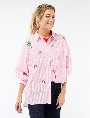 Camisa em material texturizado + bordados