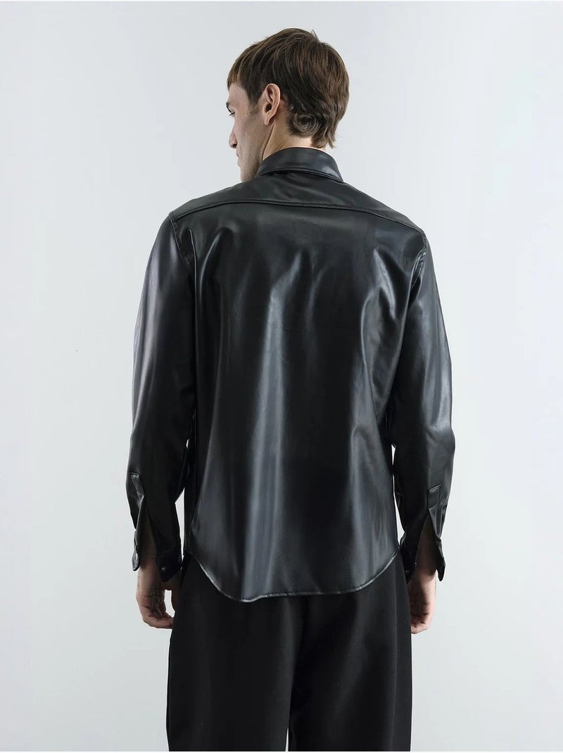 Camisa em pele sintética com botões e bolso giesto Preto - Kiabi