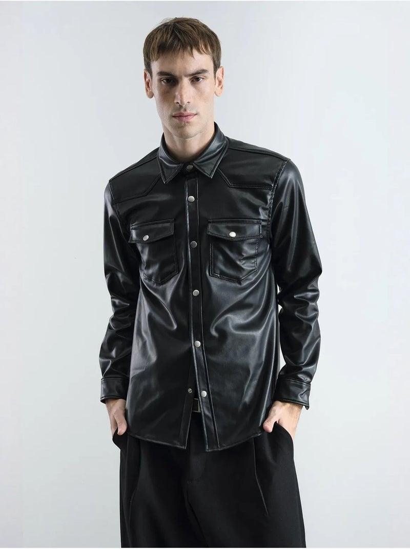 Camisa em pele sintética com botões e bolso giesto Preto - Kiabi
