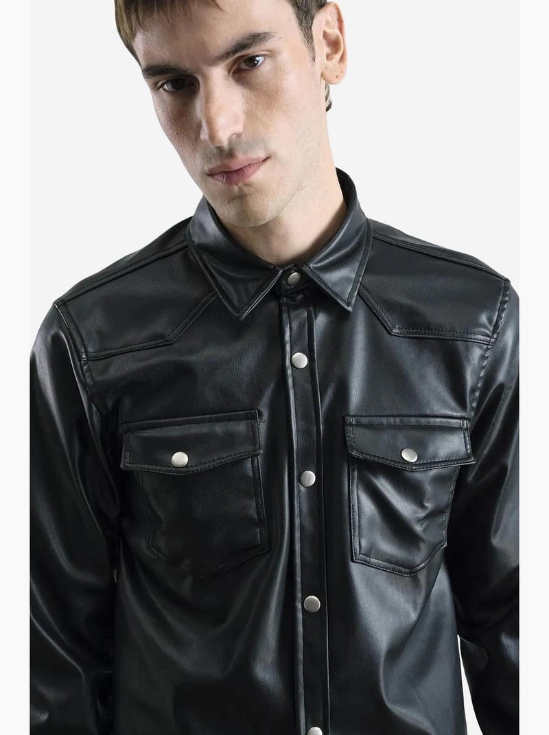 Camisa em pele sintética com botões e bolso giesto Preto - Kiabi