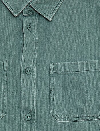 Camisa em sarja com 2 bolsos aplicados no peito