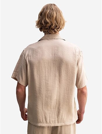Camisa em tecido de mangas curtas de corte descontraído com detalhe de laço giesto