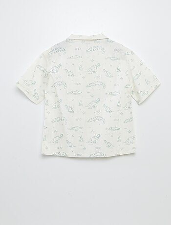 Camisa estampada de manga curta e gola de pijama