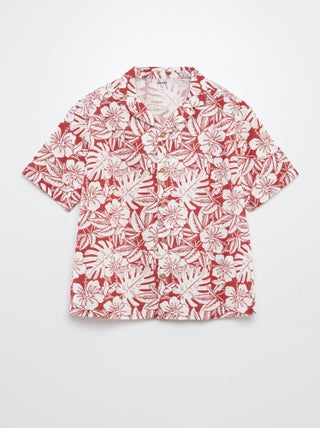 Camisa estampada de manga curta e gola de pijama
