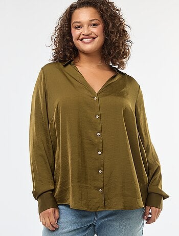 Camisa estilo sahariana acetinada com botões dourados