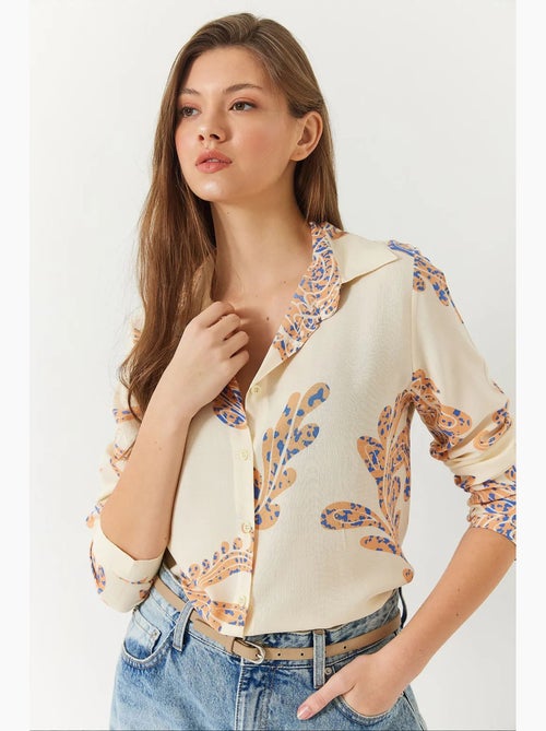 Camisa feminina acinturada lucci - Kiabi Camisa feminina acinturada lucci - Kiabi