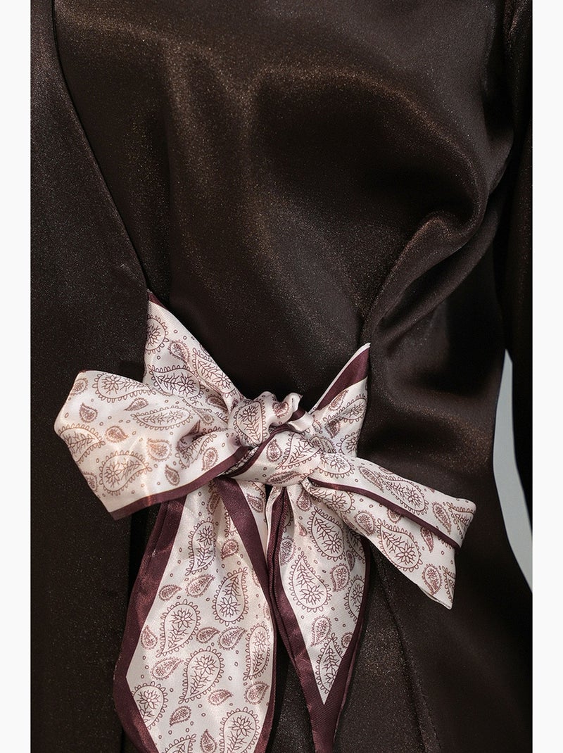 Camisa feminina de cetim com amarração frontal bdart Castanho-chocolate - Kiabi