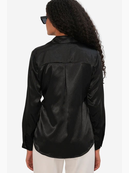 Camisa feminina de cetim com amarração frontal bdart - Kiabi Camisa feminina de cetim com amarração frontal bdart - Kiabi