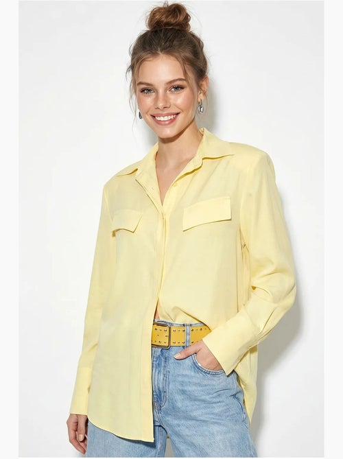 Camisa feminina de crepe tecido com corte regular lucci - Kiabi Camisa feminina de crepe tecido com corte regular lucci - Kiabi