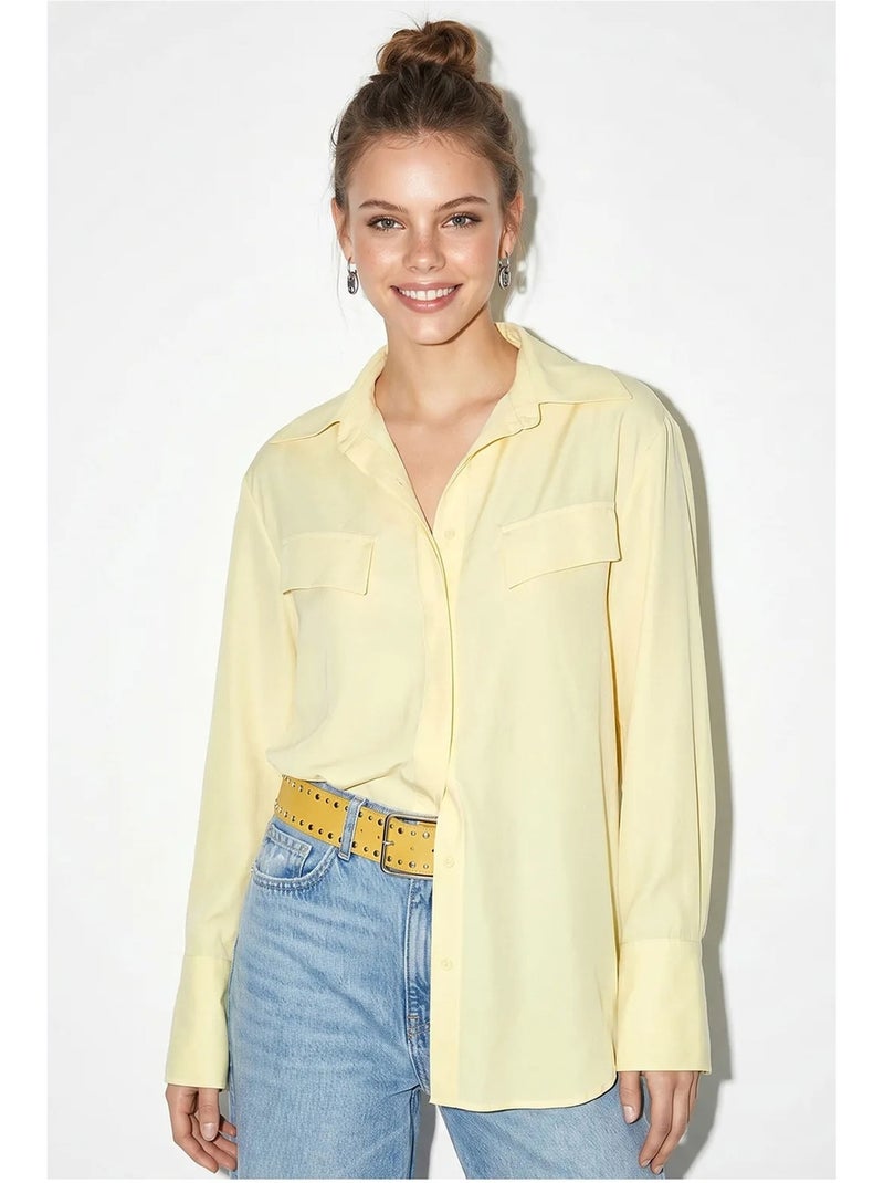 Camisa feminina de crepe tecido com corte regular lucci Amarelo-limão - Kiabi